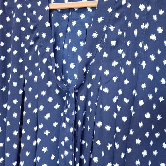 Roman's Blue/White Pleated A-Line Blouse With Tie at Neck Womans 20W (T-217) - Picture 7 of 12